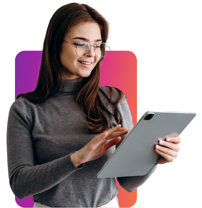 Mulher segurando ipad